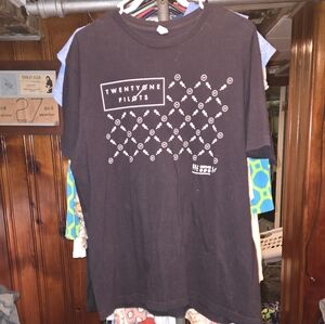 Optima 21 Pilots Black Short Sleeve Tee with White Geometric Pattern Mens XL EUC